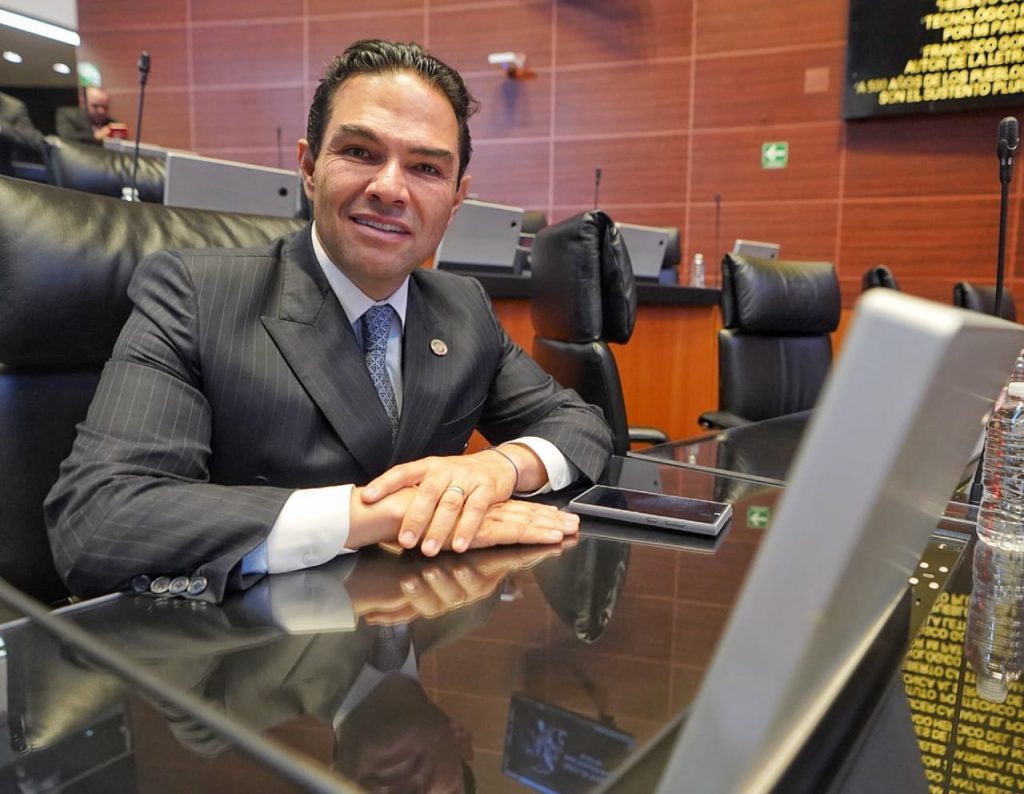 ENRIQUE VARGAS-SENADOR (2)