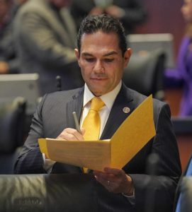 ENRIQUE VARGAS SENADOR (1)