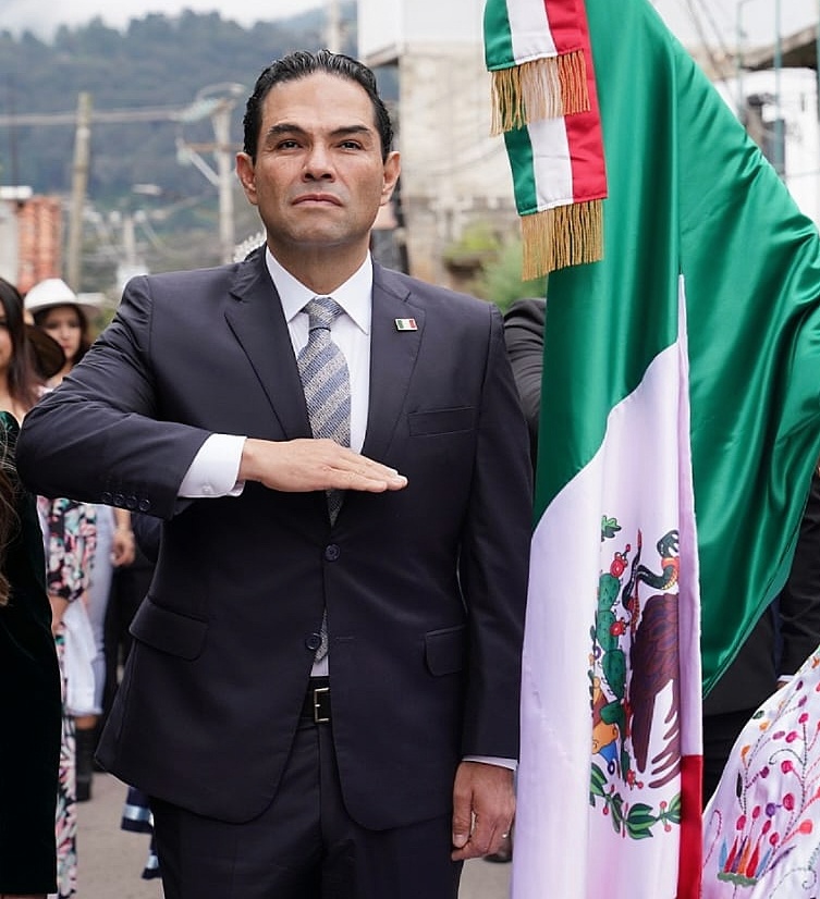 ENRIQUE VARGAS-SENADOR (1)