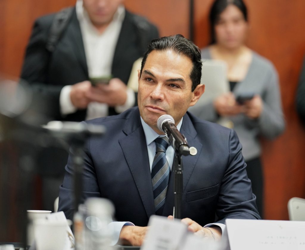 Enrique Vargas- Senador (1)