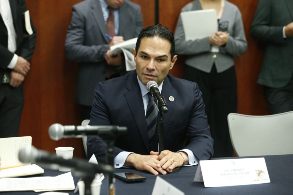 Enrique Vargas-Senador (5)