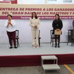 ALCALDESA ROSI WONG ENTREGA PREMIOS A MAESTRAS Y MAESTROS GANADORES DE LA RIFA DEL DÍA DEL MAESTRO