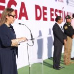 AZUCENA CISNEROS ENTREGA ESTÍMULOS ECONÓMICOS A POLICÍAS DE PROXIMIDAD